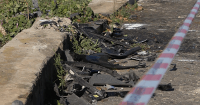 Copertina di Suv invade la corsia opposta e si schianta contro una volante a Napoli: le immagini del luogo dell’incidente