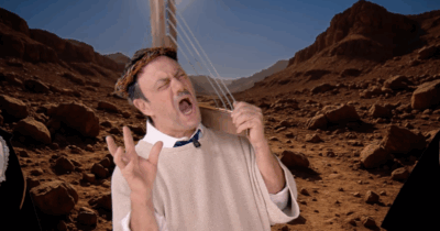 Copertina di Crozza-Salvini come Gesù: la reazione del ministro allo stop della Corte dei Conti al Ponte sullo Stretto