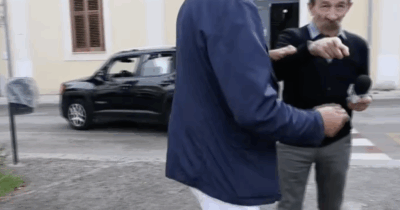 Copertina di Il giornalista Pino Maniaci aggredito dal consigliere Anzelmo: “Mani, sputi e insulti. Ha perso la testa”. Il video