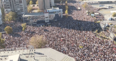 Copertina di Serbia, una folla oceanica a Novi Sad ricorda le vittime del crollo in stazione di un anno fa