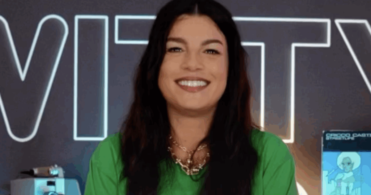 “Io sembro così, ma in amore sono timida, una dissociata. Non faccio mai il primo passo perché non c’è nessuno da aspettare, non passa nessuno”: così Emma