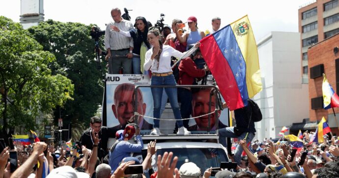 Venezuela, gli Usa inviano la portaerei Ford con 4 mila soldati. Machado: “Sì all’attacco”