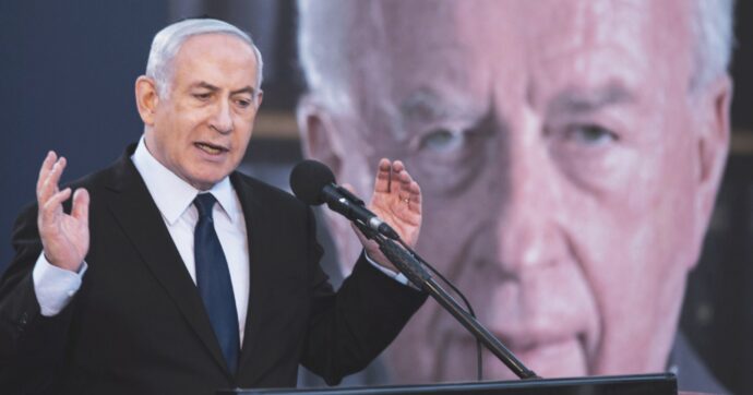 A 30 anni dall’assassinio, in migliaia ricordano Rabin a Tel Aviv. E il figlio ora attacca Bibi