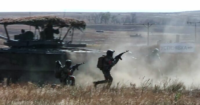 Kiev: “Rafforzata la difesa aerea grazie a Berlino”. Attaccata una petroliera sul mar Nero. Nel Donetsk prosegue la battaglia