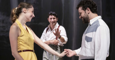 Copertina di Cinismo, ambizione e sete di denaro sulle vittime della guerra: dopo 52 anni “Erano tutti i miei figli” di Arthur Miller ci insegna che nulla è cambiato (né cambierà)