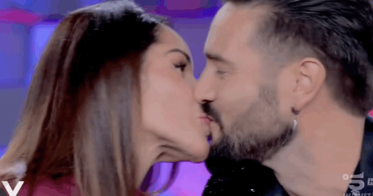 “Dopo averci provato per 5 anni arriverà il bebè, eravamo pronti per la fecondazione. L’amore libero? Basta, ora c’è nostro figlio”: così Alex Belli e Delia Duran