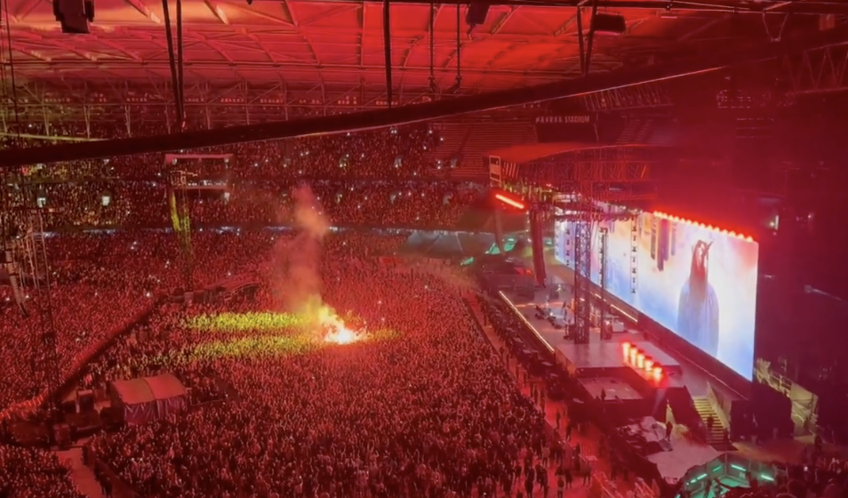 “All’enorme cogli**e che ha lanciato quel razzo sulla folla al concerto. Sei davvero fuori di testa e, fidati, che avrai il tuo”: Liam Gallagher furioso – VIDEO