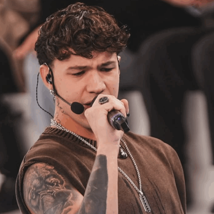 Scintille ad Amici 25, Rudy Zerbi vuole eliminare Opi: “Terribile. Sei molto educato, niente di personale ma non è sufficiente”. Anna Pettinelli lo salva