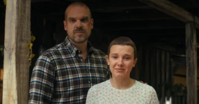 Copertina di Millie Bobby Brown ha denunciato per molestie e bullismo il collega di “Stranger Things” David Harbour: “L’ha fatto prima di girare l’ultima stagione”