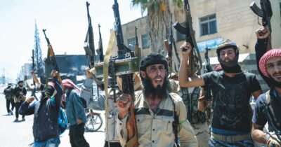 Copertina di Siria, raid e vendette sulle minoranze: il nuovo regime è peggio di quello degli Assad