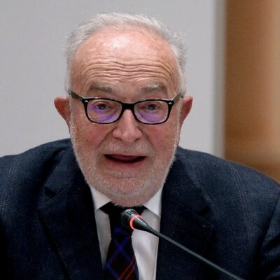 Copertina di Ugo De Siervo: “Il Garante per la Privacy s’è trasformato in un organo di pressione politica: devono dimettersi”