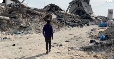 Copertina di “Qui la vita è impossibile”: le testimonianze dei palestinesi nella Striscia di Gaza vicino la Linea Gialla dell’Idf