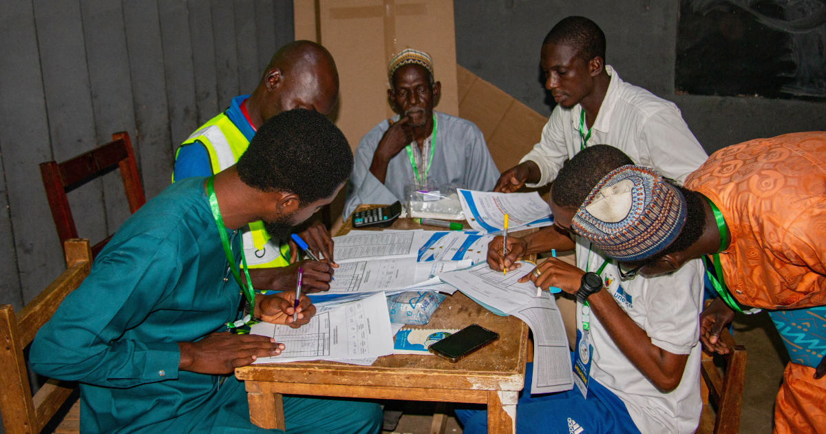 Giovani africani in rivolta contro i regimi mascherati da democrazie in Tanzania e Camerun