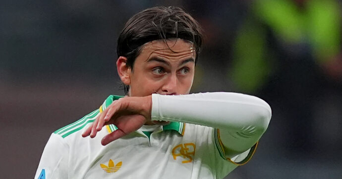 Ansia Roma: Dybala sbaglia il rigore e si fa male. Gasperini: “È una cosa più grave” | Come sta e i tempi di recupero