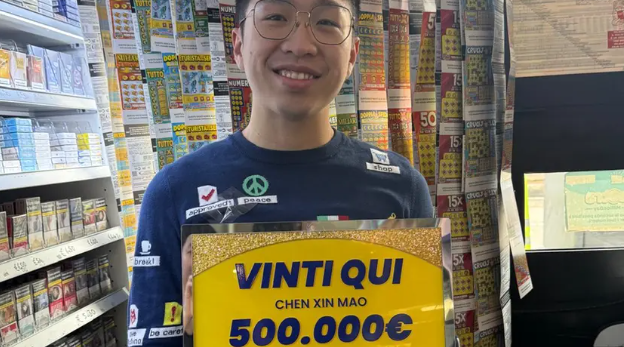 “Gli servirà a risolvere molti problemi”: la storia dell’operaio che ha vinto mezzo milione con un “Gratta e Vinci” da 5 euro