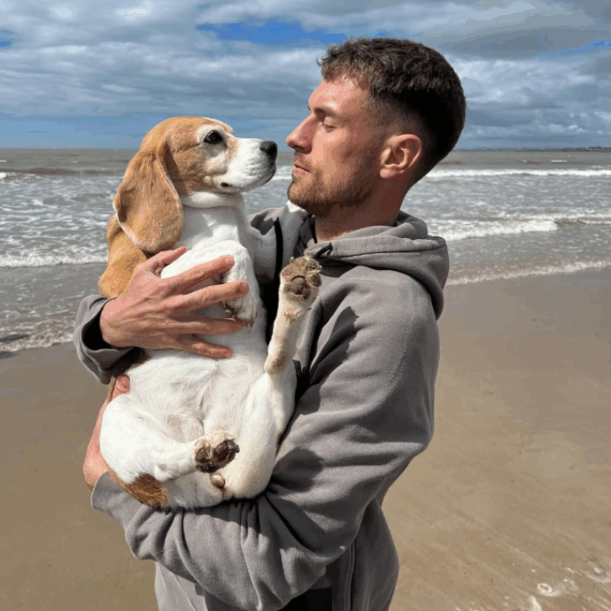 “Cosa darei per stringerti per un’ultima volta, Halo”: Aron Ramsey lascia il Messico dopo aver smarrito la sua cagnolina