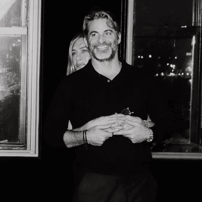 “Amore mio, tesoro”: Jennifer Aniston rompe il silenzio e ufficializza la relazione con Jim Curtis, ecco chi è il suo nuovo fidanzato