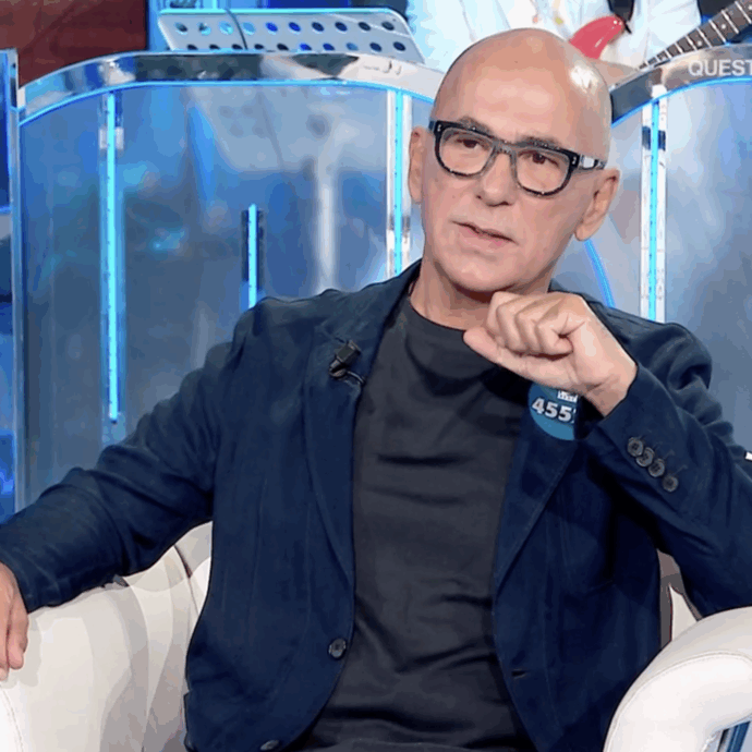 “Una mia amica malata di tumore mi ha detto ‘guarda mio marito ancora ci prova, agli uomini non fa schifo niente’. L’ho inserita nel film”: così Ferzan Ozpetek