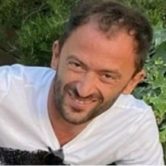 “Alberto Genovese è irriconoscibile, quasi trasfigurato, prosciugato dal veleno”: i festini di “Terrazza Sentimento” diventano una docu-serie per Netflix