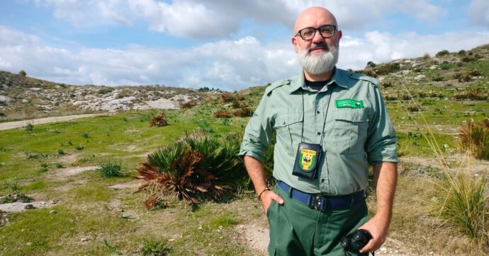 Ennio, volontario siciliano del Wwf: “La mia vita contro bracconaggio, discariche e caporalato. In assenza dello Stato”