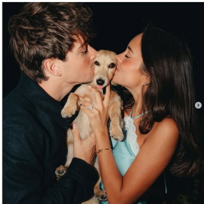 “Papà vuole sposarti”: le immagini della proposta di matrimonio di Charles Leclerc ad Alexandra Saint Mleux (con il bassotto Leo)