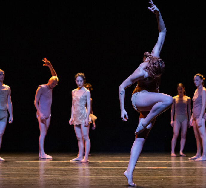 La guerra di ‘Satanyahu’ mette in difficoltà gli artisti israeliani. E intensifica gli eventi teatrali pro Gaza