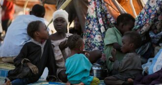 Copertina di Sudan, Emergency: “A El Fasher tragedia dentro la tragedia. Esecuzioni, saccheggi e migliaia di persone intrappolate senz’acqua”