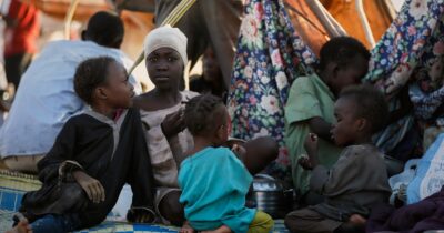 Copertina di Sudan, Emergency: “A El Fasher tragedia dentro la tragedia. Esecuzioni, saccheggi e migliaia di persone intrappolate senz’acqua”