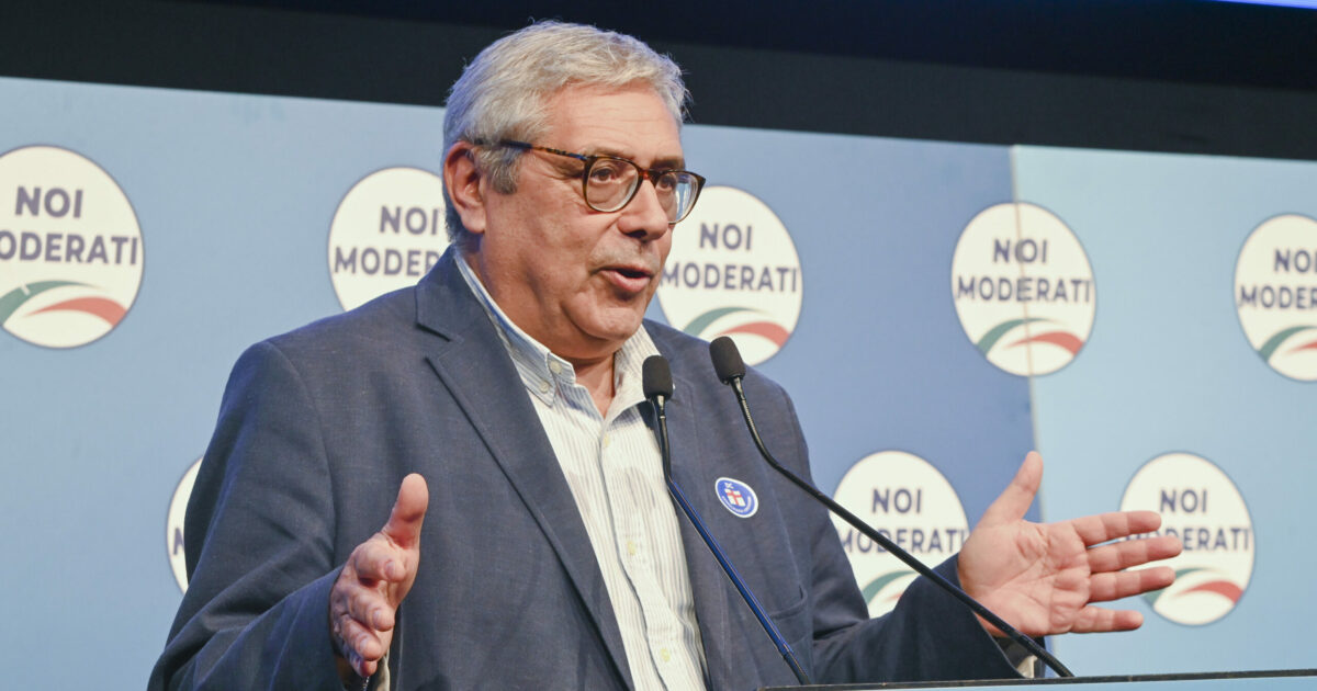 chiesti i domiciliari per tot242 cuffaro indagine su presunti appalti truccati avviso di arresto per 18 persone da Ilfattoquotidiano.it chiesti i domiciliari per tot242 cuffaro indagine su presunti appalti truccati avviso di arresto per 18 persone