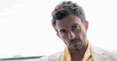 Copertina di “È l’onore di una vita”: Jonathan Bailey è “l’uomo più sexy del mondo” per il 2025, ecco chi è