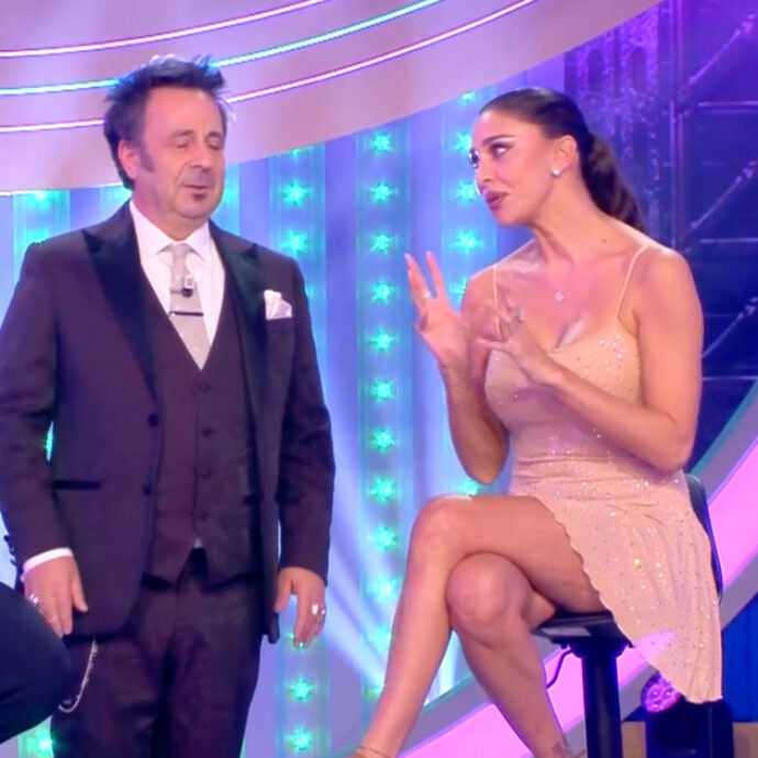 “Ti ricordi quando eri meno rifatto di me? Senza di te tutte le notti penso a quel figo di Gerry Scotti”: la stoccata di Belen Rodriguez al finto Stefano De Martino al “Gialappa Show”