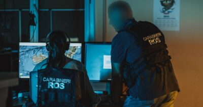 Copertina di Studiava da jihadista e voleva andare a combattere in guerra, arrestato minorenne nel Pavese