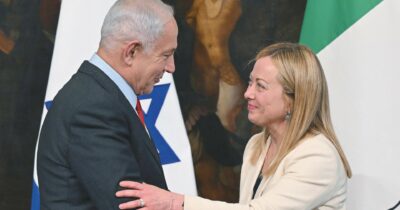 Copertina di Il regalo di Meloni a Nethanyau: premio alle aziende israeliane che vendono software e droni al governo