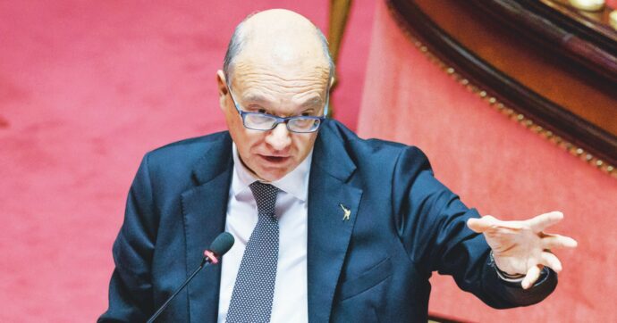 Scuola, la mobilitazione dei docenti in trenta piazze: “Bloccano i pacifisti, ma non i militari”