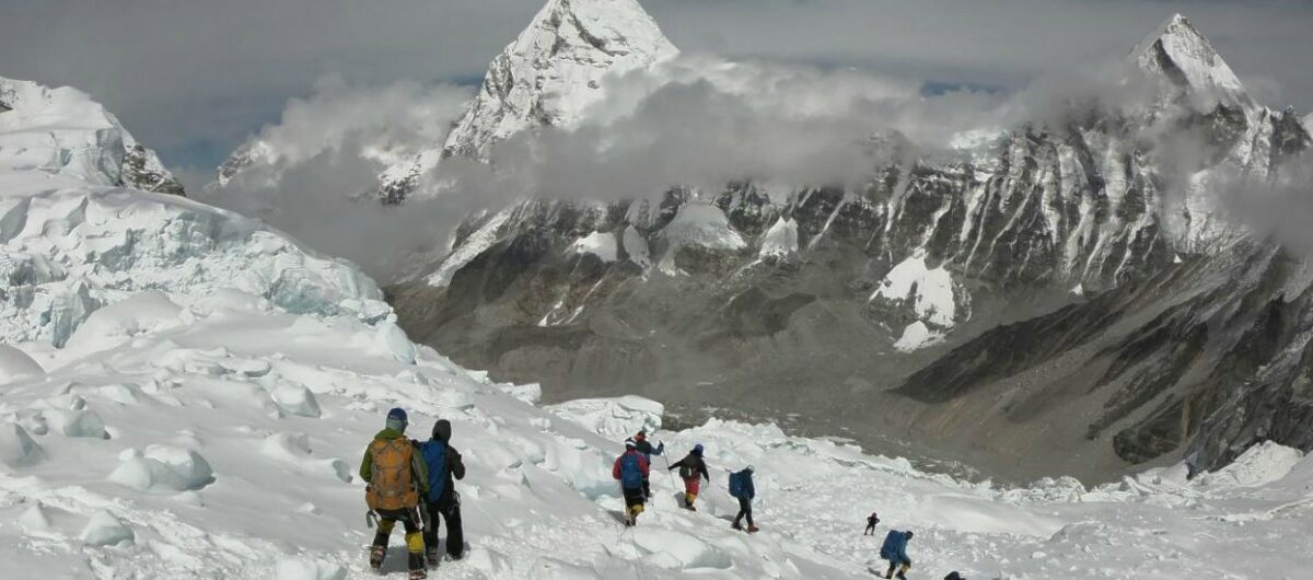 Nepal, morti i due alpinisti italiani dispersi. Si cercano altri connazionali