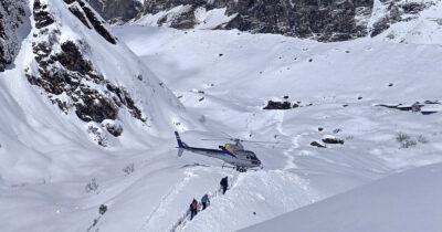 Copertina di Nepal, altri 5 italiani “irraggiungibili”. Poi la Farnesina spiega: “I cellulari non hanno campo”