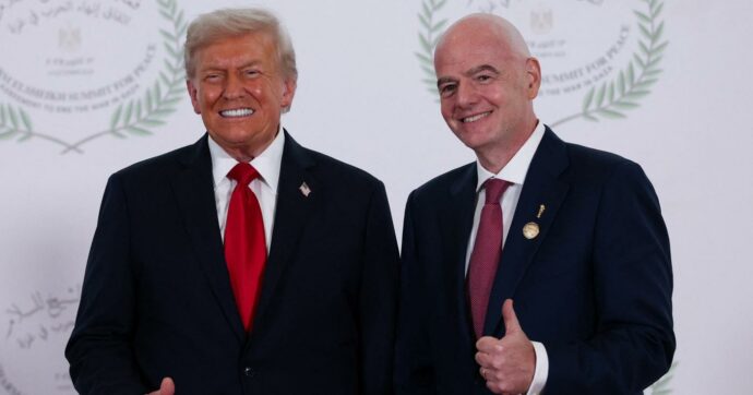 L’ultima follia di Infantino: istituito un “premio Fifa per la pace” che pare fatto su misura per Donald Trump