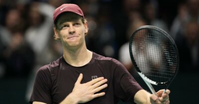 Copertina di “In finale a Wimbledon ho perso il primo set e mi sono detto: ‘Ecco, ci risiamo’. Ma volevo far capire a me stesso che ero migliorato”: la rivelazione di Sinner