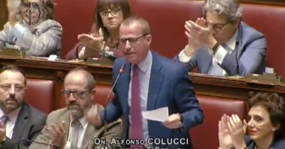 Copertina di Raid fascisti al liceo Righi di Roma, le opposizioni: “Fatti gravissimi, quei ragazzi si sentono coperti. Meloni venga in Aula”