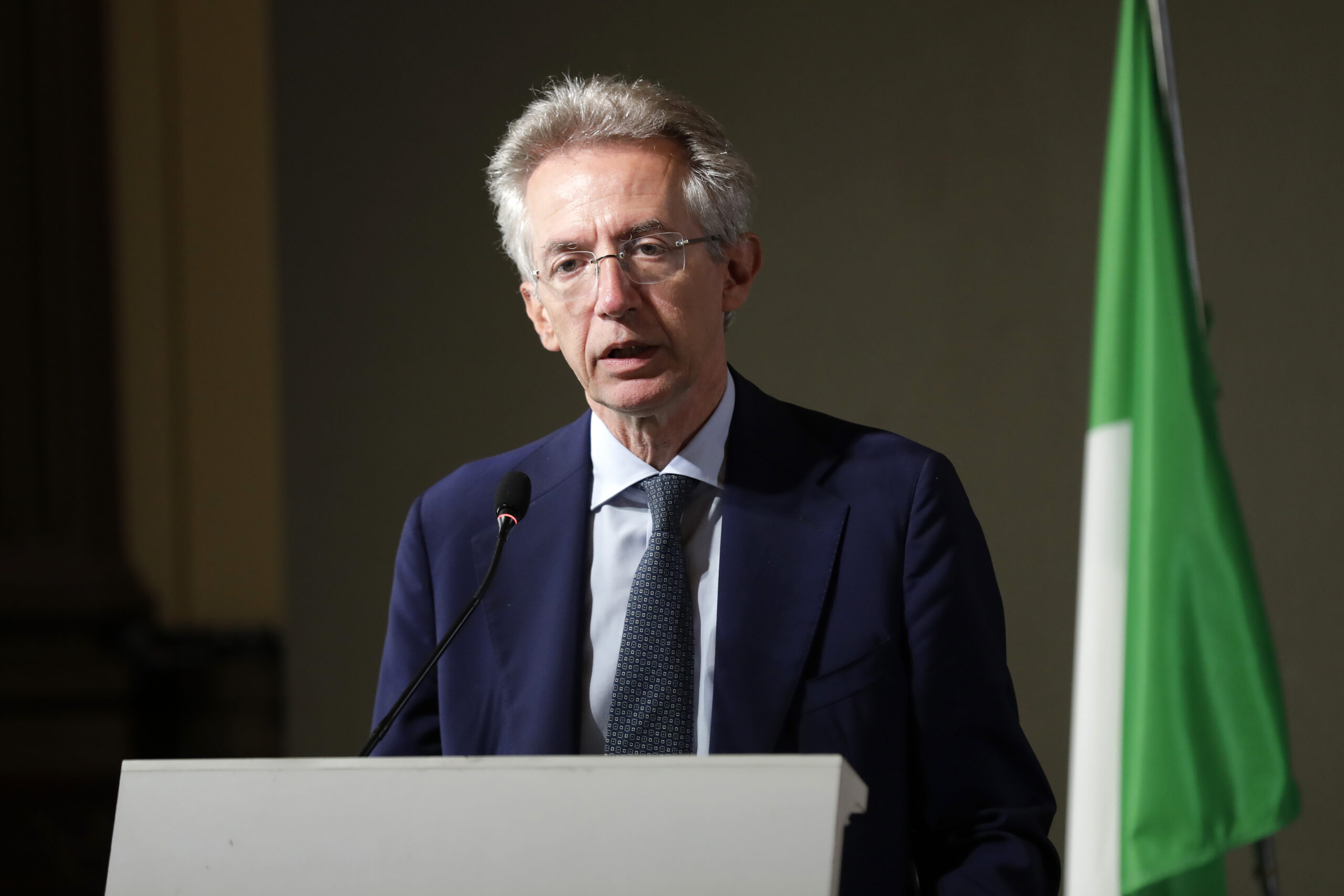 gli enti locali bocciano la manovra a rischio la capacit224 di garantire servizi essenziali ai cittadini fuori i lep da Ilfattoquotidiano.it gli enti locali bocciano la manovra a rischio la capacit224 di garantire servizi essenziali ai cittadini fuori i lep