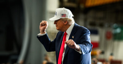 Copertina di La Corte suprema decide sui dazi. Trump: “Questione di vita o di morte”. Cosa succede se saranno dichiarati illegittimi