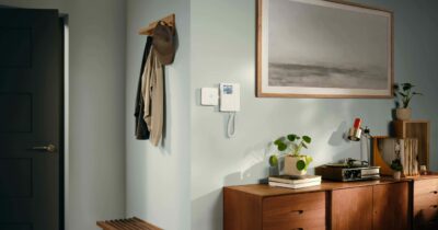 Copertina di Ring Intercom Video: il dispositivo che rende smart il citofono di casa si rinnova, ora può trasmettere anche il segnale video