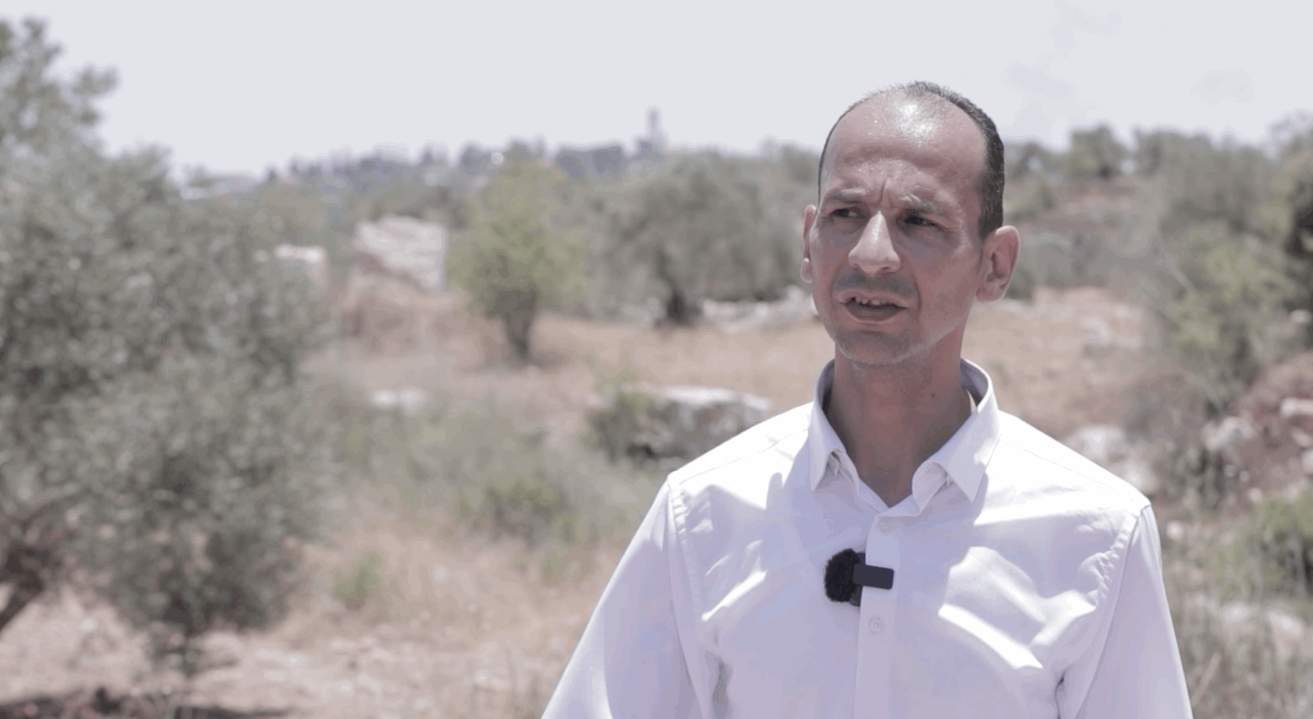 “I coloni israeliani mi hanno bruciato la casa”: i racconti dei palestinesi che ogni giorno subiscono attacchi e aggressioni