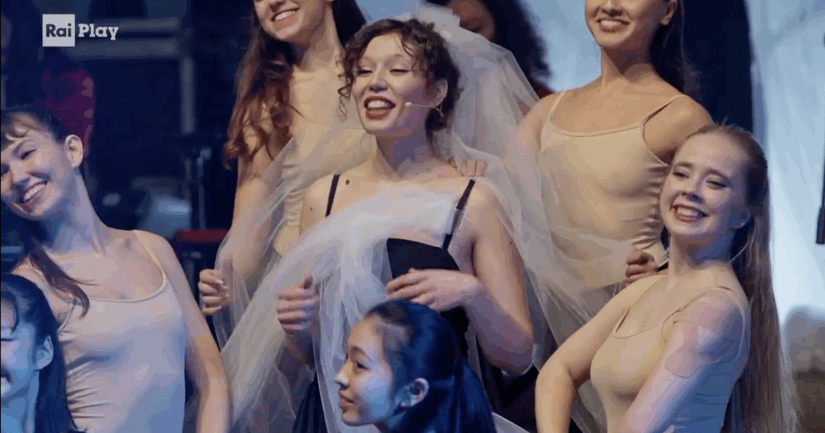 playing memories marco liorni racconta le storie di 120 giovani artisti che preparano e mettono in scena spettacoli ispirati alla musica italiana