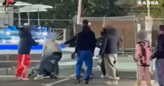 Copertina di Giostraio ucciso da un gruppo di giovani a Capena (Roma): tre arresti. Il video del pestaggio