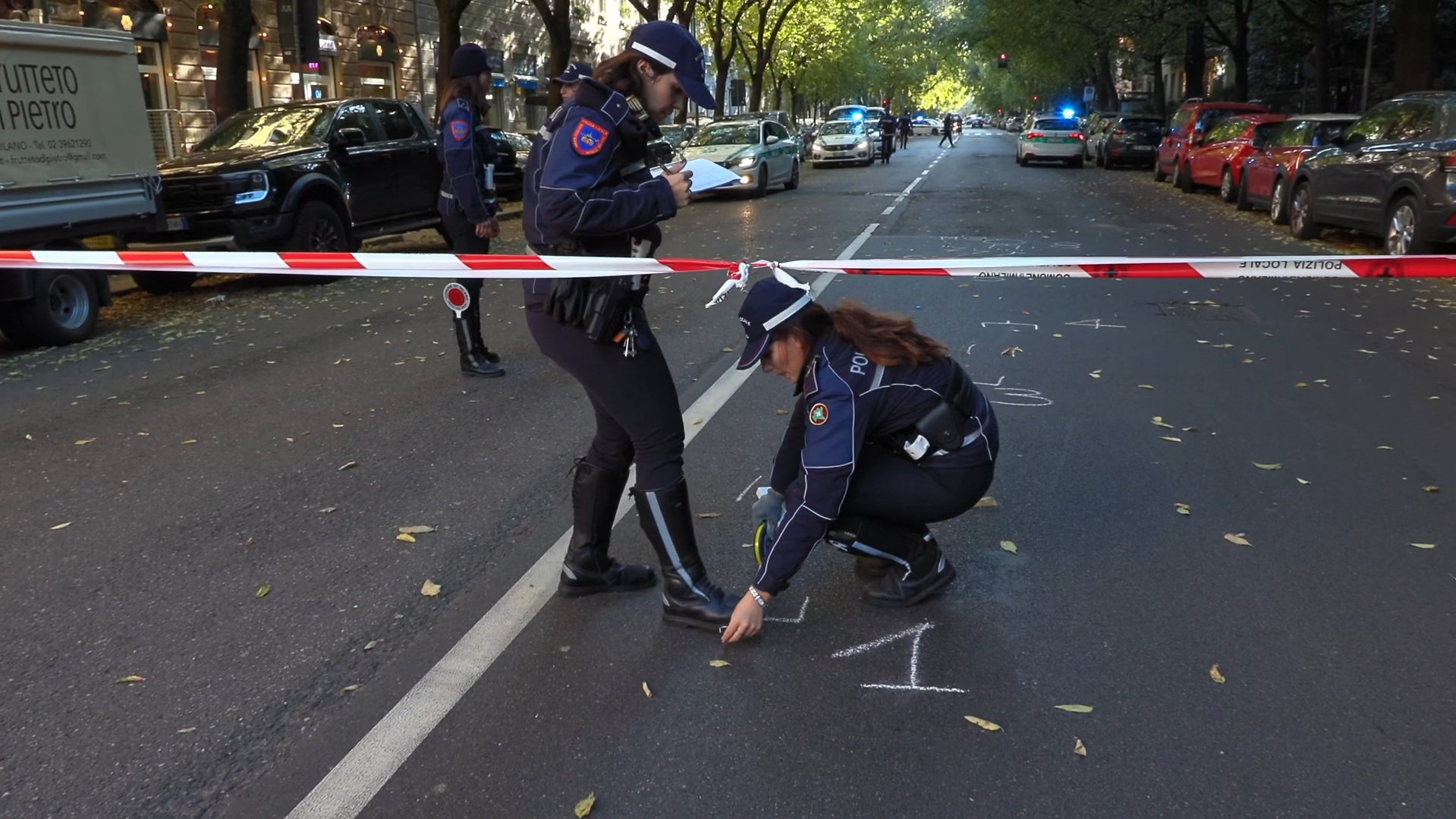 Travolge e uccide anziano che attraversa sulla strisce pedonali a Milano: investitore si dà alla fuga – Video