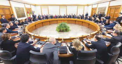 Copertina di “Bambini nel bosco”, chiesta al Csm una pratica a tutela dei giudici: “La politica fa propaganda sul caso per il referendum”