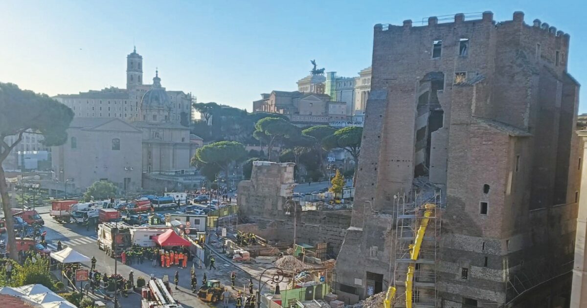 “Mancata valutazione sulla tenuta strutturale”, l’ipotesi dei pm per il crollo della Torre dei Conti: quattro indagati