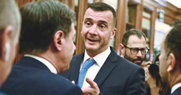 Cinque Stelle, Rocco Casalino lascia il suo ruolo nella comunicazione “Ho deciso assieme a Conte, lavorerò in televisione”