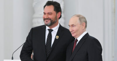 Copertina di Verona, fondazione Navalny: “Il baritono Abdrazakov è un alleato di Putin”. E la sua esibizione viene cancellata. Il ministro Giuli: "Approvo la scelta"